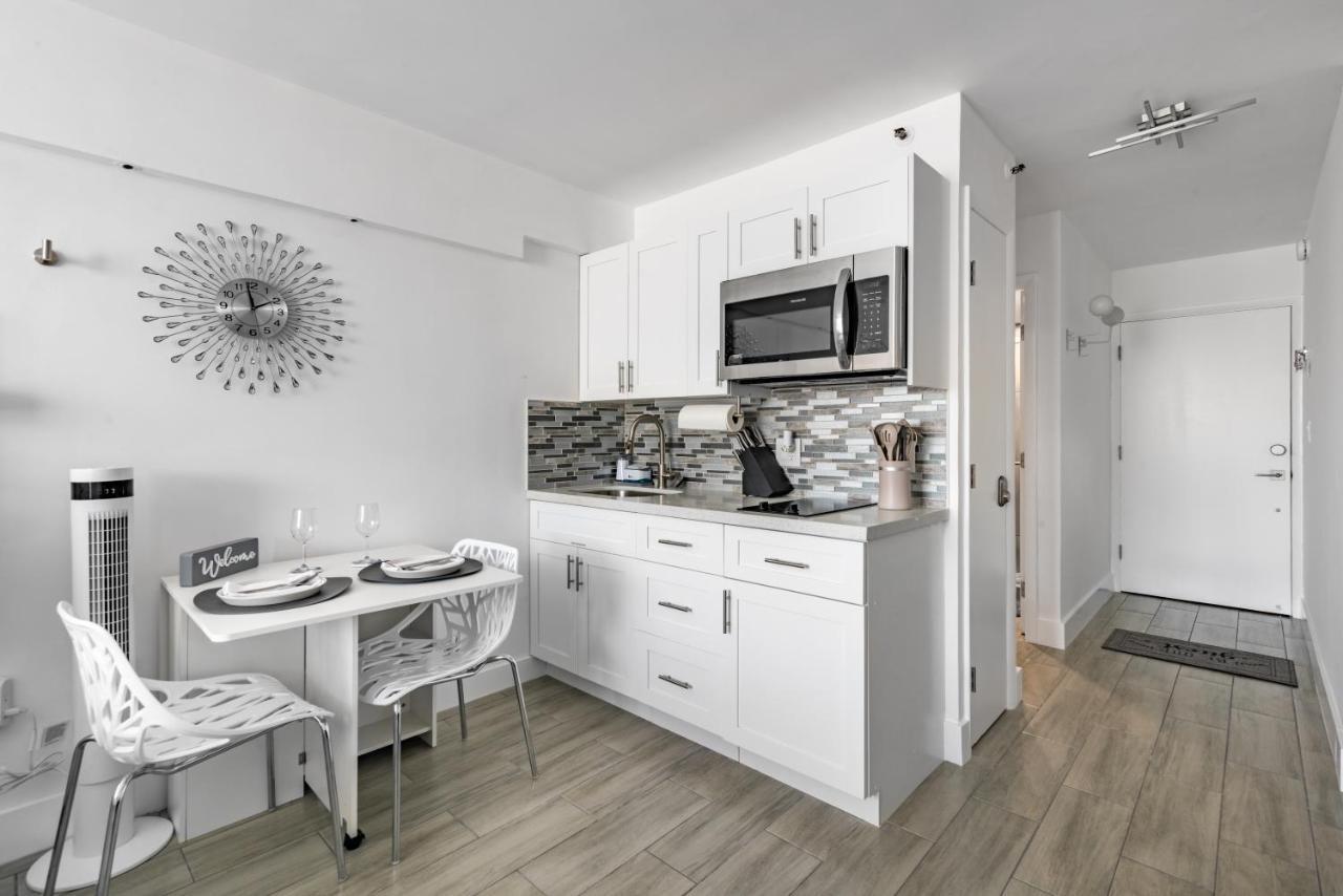 Newly Renovated Oceanfront Studio W/ Balcony - Daytona Beach Apartment ภายนอก รูปภาพ