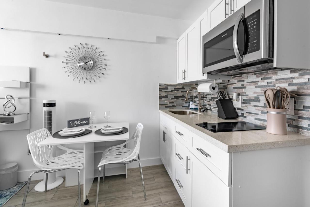 Newly Renovated Oceanfront Studio W/ Balcony - Daytona Beach Apartment ภายนอก รูปภาพ